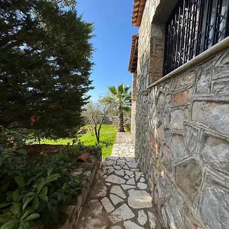 Stone House - Mani Plátsa